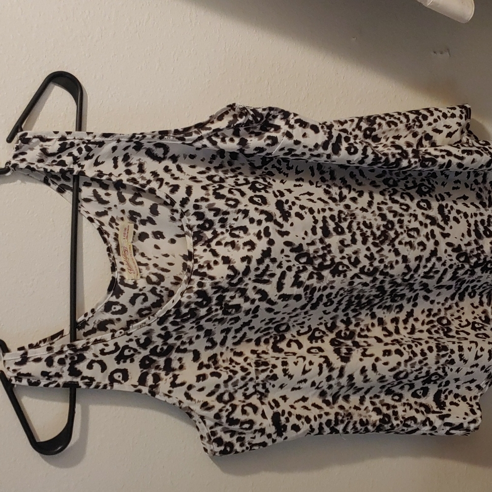 Size L White Cheetah Print Top
